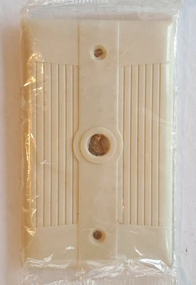 Esmoquin MCM Eagle de colección acanalado marfil baquelita coaxial placa de pared cubierta EE. UU. Foto 1 de 4