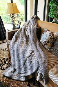 Snow Giraffe Faux Fur Throw Blanket Chic Gray Silver Grey Sherpa Backside - Picture 1 of 9