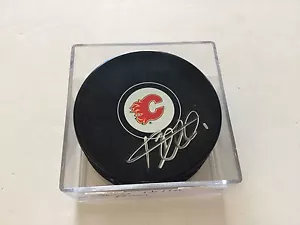 Calgary Flames Jonas Hiller Signed Hockey Puck Autographed d - Picture 1 of 1