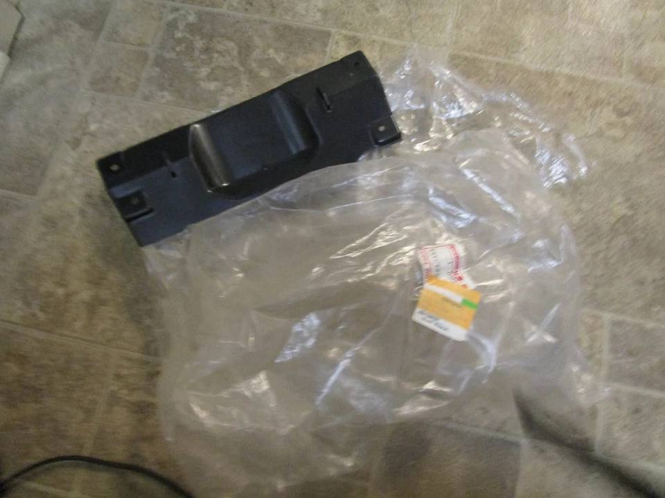  Kawasaki ZX 750 Ninja Cubierta Nueva 14024-1343 Foto 1 de 1