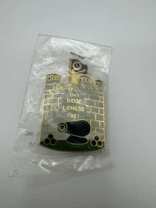 VINTAGE LIONESS CLUB PIN BAY RIDGE - Picture 1 of 2