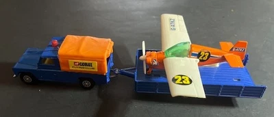 Corgi Gift Set #19 Land Rover and Trailer with Nipper Aircraft - Image 1 of 4