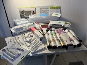 Cricut Maker 3, Hobby-Plotter, EasyPress, inkl. viel Zubehör, Komplettset - Bild 1 von 3