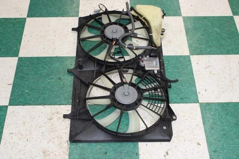 2011–2016 Toyota Sienna Radiator Fan Assembly | OEM 3.5L V6 Cooling Motor Foto 1 de 4