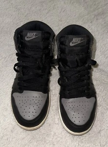 Nike Air Jordan 1 Retro High Shadow OG Size 2Y - Picture 1 of 5