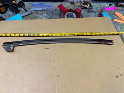 PICKUP NISSAN 1995-1997 LADO CONDUCTOR IZQUIERDO PUERTA DELANTERA CANAL CRISTAL DELANTERO Foto 1 de 4