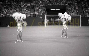Cheerleaders - 1981 NASL FTL Strikers @ NY Cosmos - Vtg Soccer Negative - Picture 1 of 2
