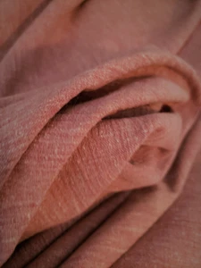 ROSE RED WOVEN SOLID COTTON TEXTURED REMNANT HOME DECOR FABRIC - Picture 1 of 3