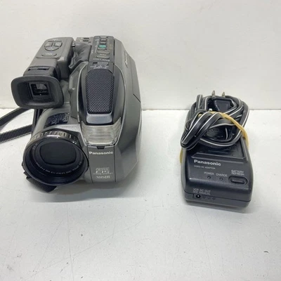 Panasonic Palmcorder PV-780D VHS-C Camcorder - Image 1 of 4