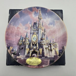Disney Sammelteller Happiest Celebration on Earth Cinderella's Castle mit Karton - Bild 1 von 7