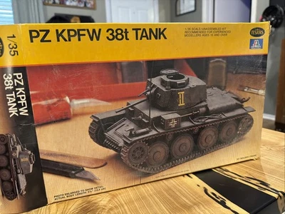 Tanque de colección Testors Segunda Guerra Mundial alemán PZ KPFW 38T escala 1/35 caja abierta - ¡Nuevo! Foto 1 de 3