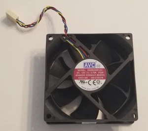 AVC DS08025R12U 4 Pin 12V DC LÜFTER 80 mm x 80 mm x 25 mm Hydrauliklager - Bild 1 von 4