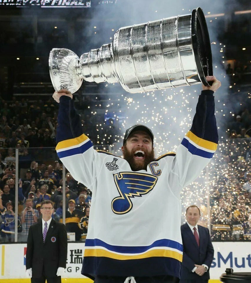 Foto 8x10 Alex Pietrangelo St. Louis Blues 2019 Stanley Cup sin firmar Foto 1 de 1