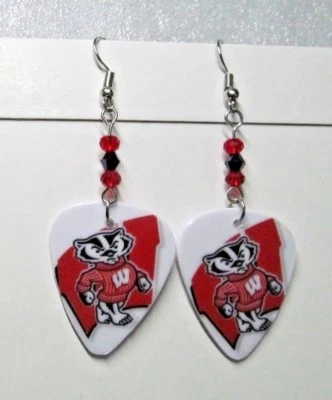Pendientes de alambre hipoalergénicos personalizados Wisconsin Badgers Foto 1 de 2
