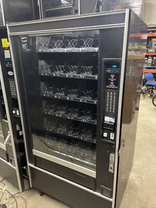Snack vending machine - Picture 1 of 5