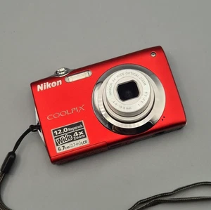 Nikon Coolpix S3000 12,0MP Digitalkamera Kompakt Rot 4x Zoom, Ladegerät, SD Case - Bild 1 von 20