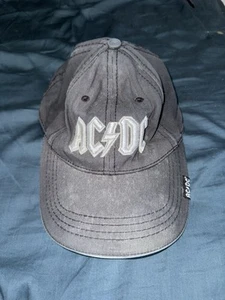 Tappo con fibbia AC/DC - Foto 1 di 3