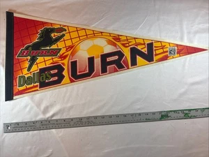Vintage MLS Dallas Burn Soccer Defunct Circa 2001 Logo Wimpel - Bild 1 von 4
