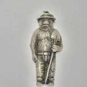 Seltener 1984 SMOKY THE BEAR Zinn Anhänger signiert DALTEC 84. 3" hoch. - Bild 1 von 9