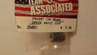 VINTAGE TEAM ASSOCIATED #25051 FRONT OR REAR DRIVE INPUT CUP (1 pc)  NIB - Image 1 of 2