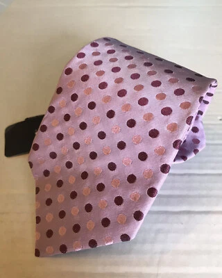 VIBRANTE CORBATA NUEVA PARA HOMBRE BLOOMINGDALES HUGO BOSS LILA LUNARES - 56.5" L 3.5" W Foto 1 de 4