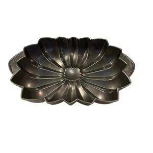 Wilson Antihaft SONNENBLUME STARBURST Backen Kuchenform - 9" x 12,5" x 2,5". - Bild 1 von 11