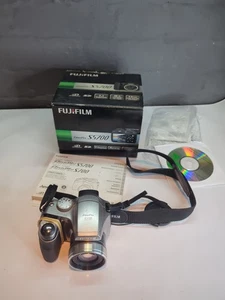 Fujifilm FinePix S5700 7.1MP Digital Camera - Silver - Picture 1 of 10