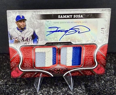 Parche doble automático Topps Tier One Sammy Sosa 2025 lámina roja/7 - Rangers muy limpios Foto 1 de 2