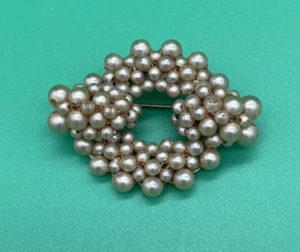 VINTAGE ART DECO 30s HASKELL INFLUENCE CLUSTER ECRU PEARL ON BRASS PIN BROOCH - Picture 1 of 4