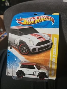 Hot Wheels Mini Cooper S Challenge 2011 New Models #30/50 V52 - Picture 1 of 4