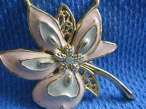  VINTAGE ROSA UND WEISSE GROSSE BLUMEN ANSTECKNADEL BROSCHE! ~ UNSIGNIERT  - Bild 1 von 3