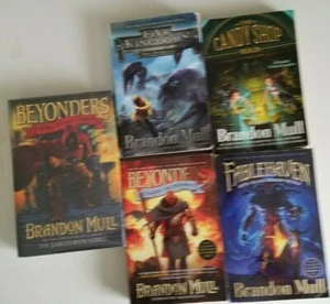 Brandon Mull Lot of 5 YA Action-Adventure - Foto 1 di 1