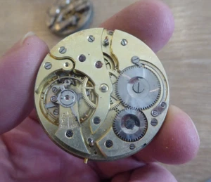 VINTAGE GENTS POCKET WATCH MOVEMENT WORKING - Picture 1 of 3