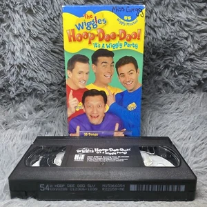 The Wiggles Hoop-Dee-Doo: It's A Wiggly Party VHS Tape 2006 Video Tape 16 Songs - Picture 1 of 8