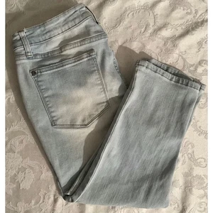 Judy Blue Los Angeles Womens Size 11/30 Light Wash Skinny Capri Jeans - Picture 1 of 4