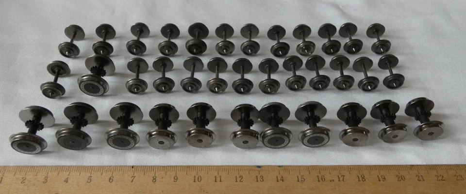 Piko Achsen 36x Räder radsätze Taurus Wagons Ersatzteile Zurüstteile Lokteile   - Bild 1 von 1