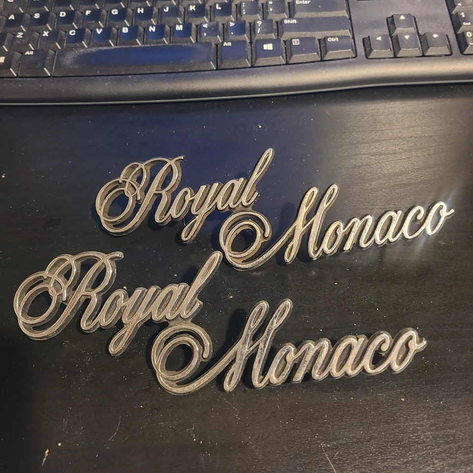 1975 76 77 OEM DODGE ROYAL MONACO FENDER EMBLEMS OEM #3811506 - Imagem 1 de 4