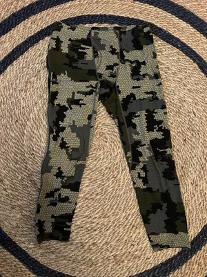 Kuiu Verde 2.0 Merino Wool Zip-Off Hunting Bad Layer Bottoms-M - Image 1 of 2