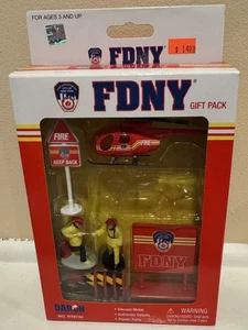 Daron RT8740 FDNY 10 Stück Geschenkpackung Diecast Fahrzeuge Figuren Neu OVP - Bild 1 von 5