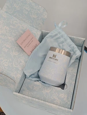 Nuevo vaso de vino Stanley Stanley 1913 x LoveShackFancy Holiday Reserve 11 oz 2025 Foto 1 de 4