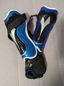 Espinilleras de fútbol Diadora para adultos nuevas en bolsa nunca usadas azul blanco fútbol - Imagen 1 de 8
