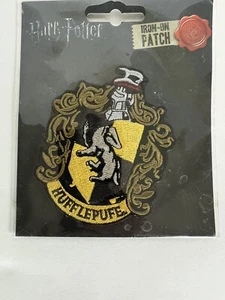 Warner Bros Harry Potter Hufflepuff Wappen bestickt Handwerk Kleidung Bügelbild Patch - Bild 1 von 4