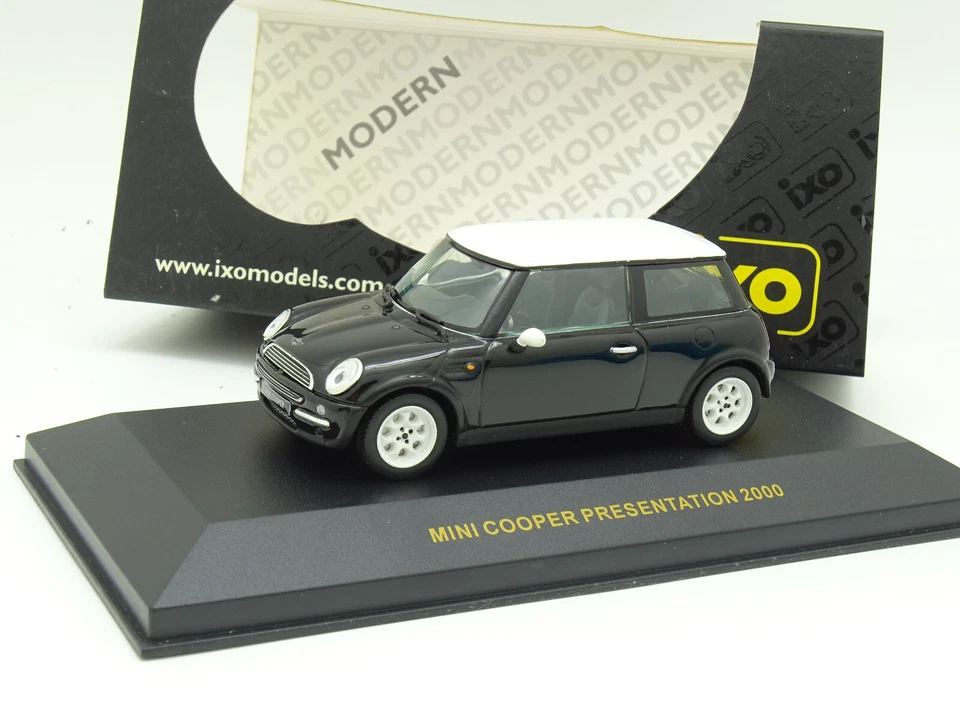 IXO 1/43 - Mini Cooper Black 2000 - Image 1 of 1
