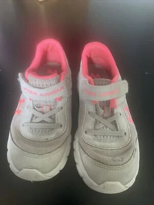Zapatos para correr Under Armour gris/coral EE. UU. para niños pequeños talla 10 Foto 1 de 4