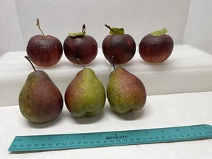 Juego decorativo de frutas. Lote de 7 piezas. 4 manzanas y 3 peras - Imagen 1 de 2