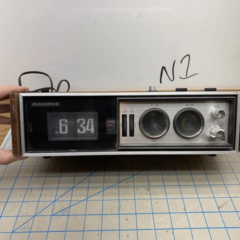Vintage Panasonic AM/FM Flip Clock Radio Alarm RC 7469   parts only Cover