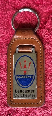 MASERATI KEYRING 1980s BROWN LEATHER WITH ENAMELED BADGE RARE - Immagine 1 di 4