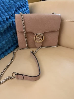 Bolso Gucci Camelia Pequeño Dólar Piel de becerro Entrelazado G Hombro Tostado/Beige Foto 1 de 4