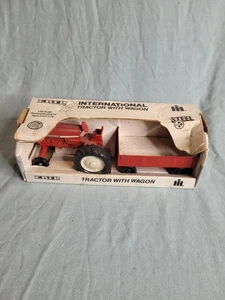 ERTL 1:32 International Tractor With Wagon Steel Metal Die-Cast NIB #52 - Picture 1 of 2