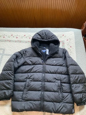 Chaqueta acolchada Izod para hombre. Negro. Nuevo con etiquetas. Talla XL Foto 1 de 4